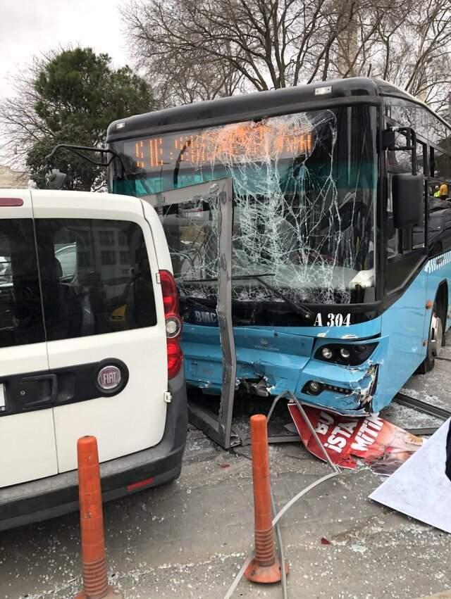 Son Dakika! İstanbul'da Halk Otobüsü Yayalara Çarptı! Çok Sayıda Yaralı Var