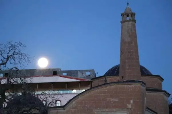 Tillo'da 'Işık Hadisesi' İlgiyle İzlendi Tillo'da 'Işık Hadisesi' İlgiyle İzlendi