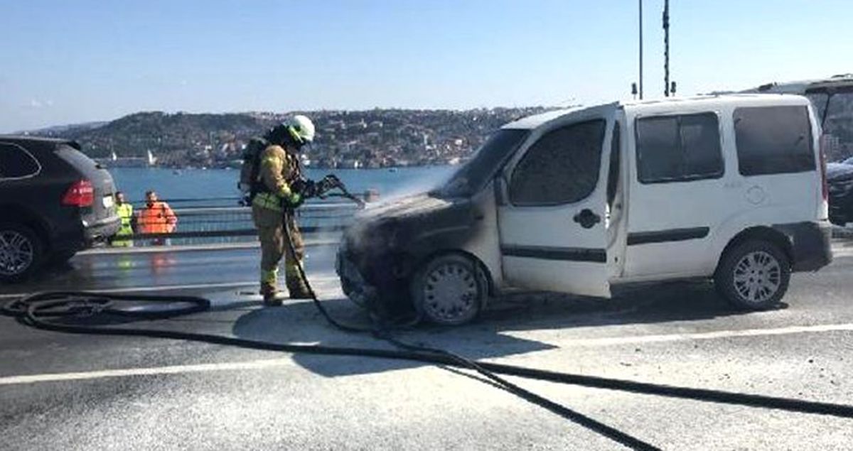 15 Temmuz Şehitler Köprüsü'nde Polis Aracı Yandı