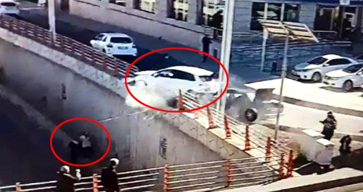 Diyarbakır'daki Feci Kaza Kamerada! Alt Yola Uçtular