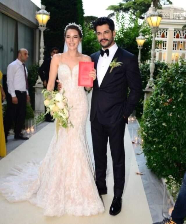 Fahriye Evcen, Arap Hayranları İçin İnternet Kanalı Açacak