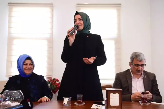 Fatma Betül Sayan Kaya ve Av. Şeyma Döğücü'den 'Ulu Çınarlar'a Anlamlı Ziyaret