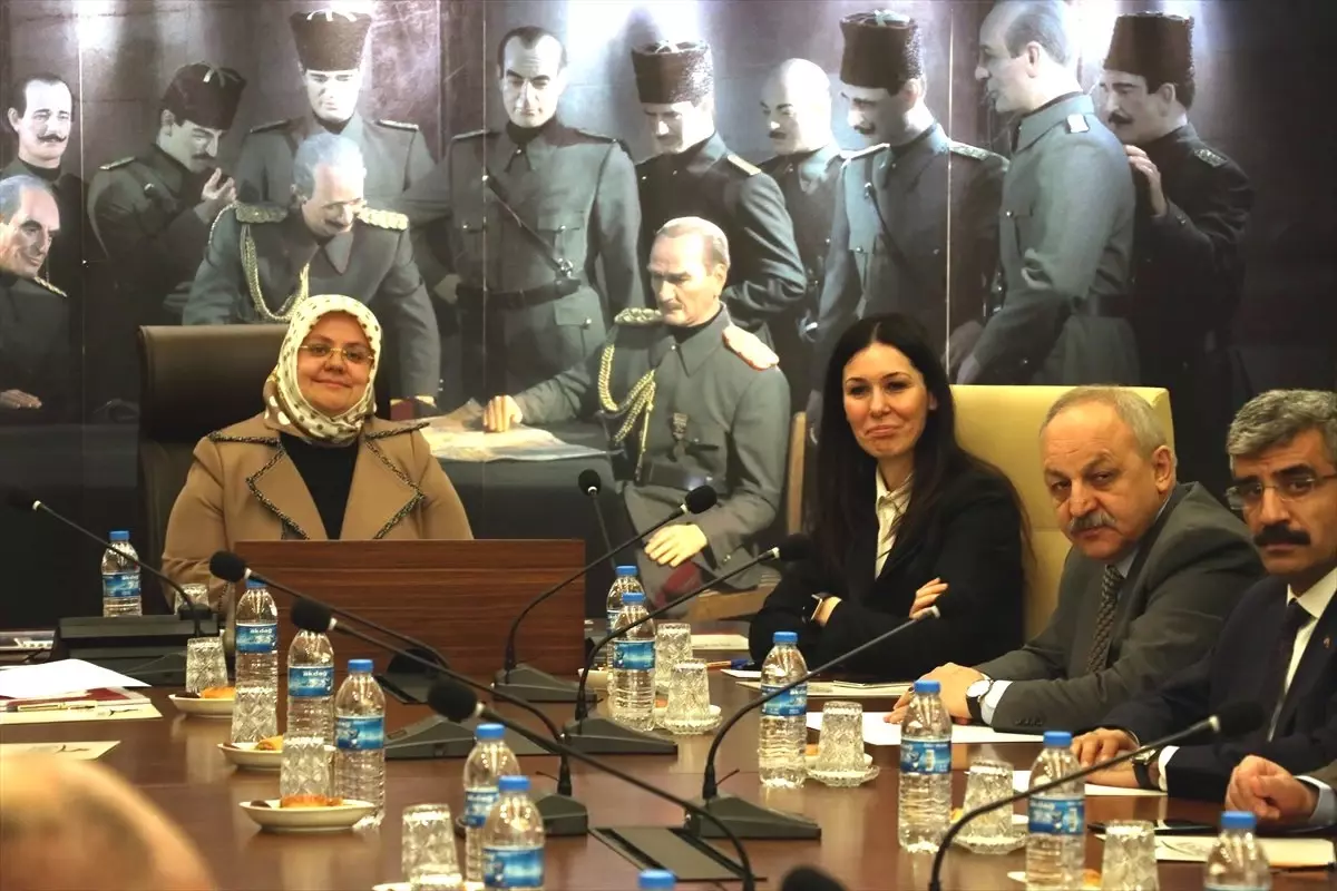İzmir'de Down Sendromlu Öğrencileri Taşıyan Minibüsün Kazası İzmir'de Down Sendromlu Öğrencileri Taşıyan Minibüsün Kazası