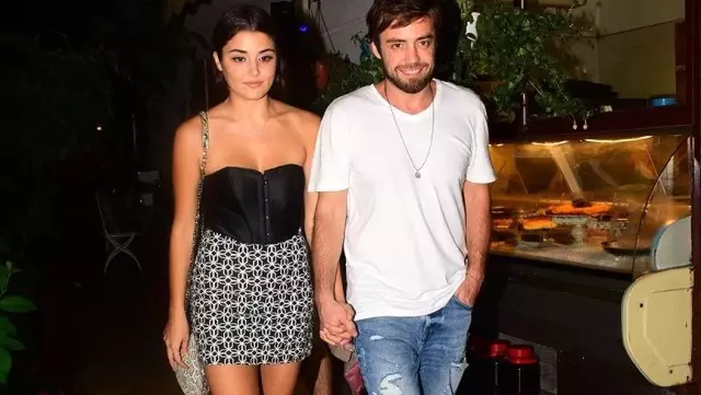 Maldivler'de Tatil Yapan Hande Erçel, Murat Dalkılıç'la Görüntülü Konuşarak Hasret Giderdi Maldivler'de Tatil Yapan Hande Erçel, Murat Dalkılıç'la Görüntülü Konuşarak Hasret Giderdi
