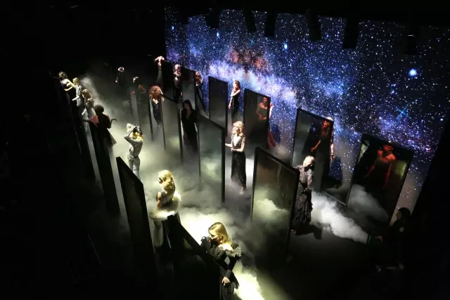 Özgür Masur, Mercedes-Benz Fashion Week İstanbul'a Disko Ruhunu Taşıdı! Özgür Masur, Mercedes-Benz Fashion Week İstanbul'a Disko Ruhunu Taşıdı!