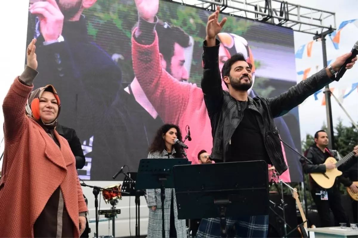 AK Parti Sancaktepe Belediye Başkan Adayı Döğücü, Konserde Eğlenen Gençlerle Buluştu