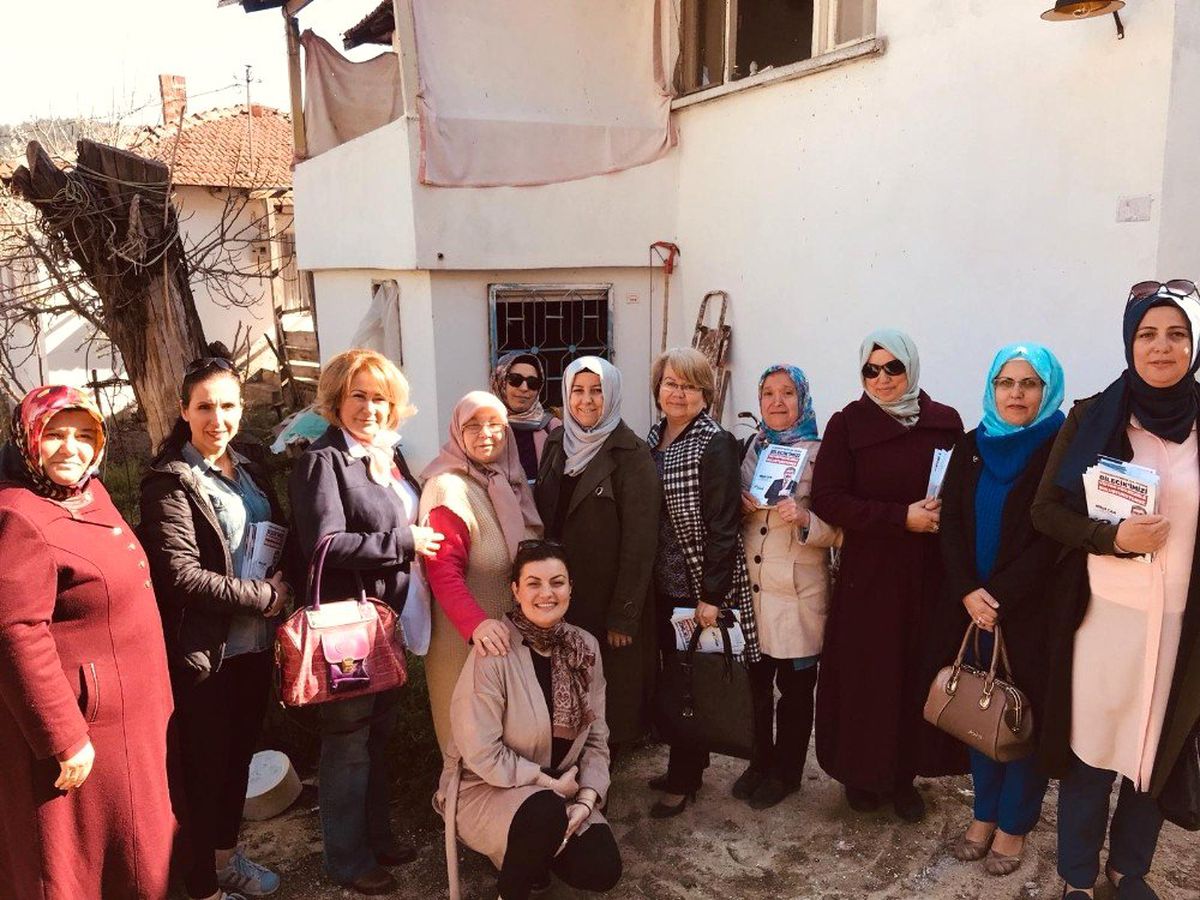 Başkan Can'ın Eşi Nesrin Can'dan Yaşlılara Ziyaret