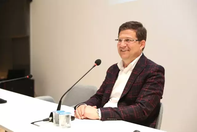 Başkan Subaşıoğlu Belediye Meclis Üyelerine Plaketle Teşekkür Etti