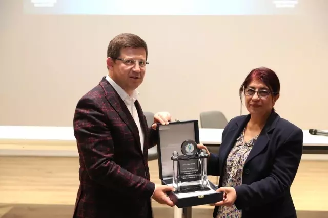 Başkan Subaşıoğlu Belediye Meclis Üyelerine Plaketle Teşekkür Etti