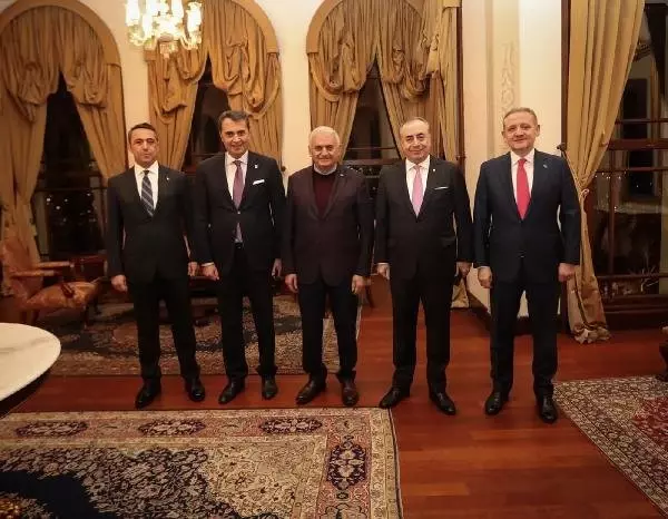 Binali Yıldırım 'Futbolla' Buluştu Binali Yıldırım 'Futbolla' Buluştu