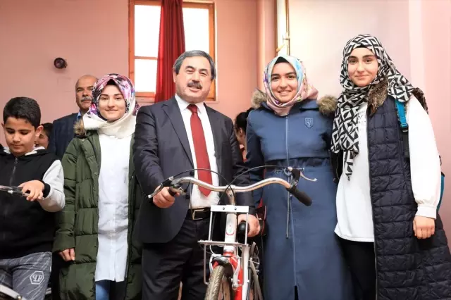 Darende'de 40 Bisiklet Dağıtıldı