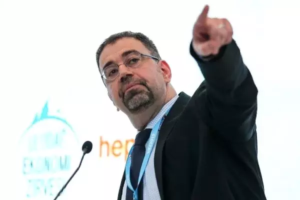 Daron Acemoğlu Uludağ Ekonomi Zirvesi'nde Konuştu Daron Acemoğlu Uludağ Ekonomi Zirvesi'nde Konuştu