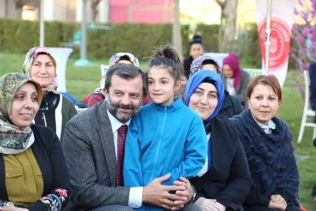Başkan Işık Gürsu'lu Kadınlarla Beş Çayında Buluştu Başkan Işık Gürsu'lu Kadınlarla Beş Çayında Buluştu