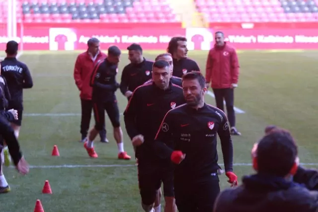 Burak Yılmaz: 'Milli Takıma Her Zaman Destek Olunmalı' Burak Yılmaz: 'Milli Takıma Her Zaman Destek Olunmalı'