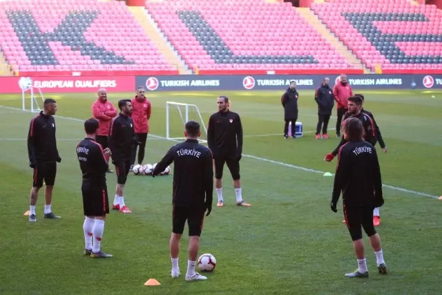 Burak Yılmaz: 'Milli Takıma Her Zaman Destek Olunmalı' Burak Yılmaz: 'Milli Takıma Her Zaman Destek Olunmalı'