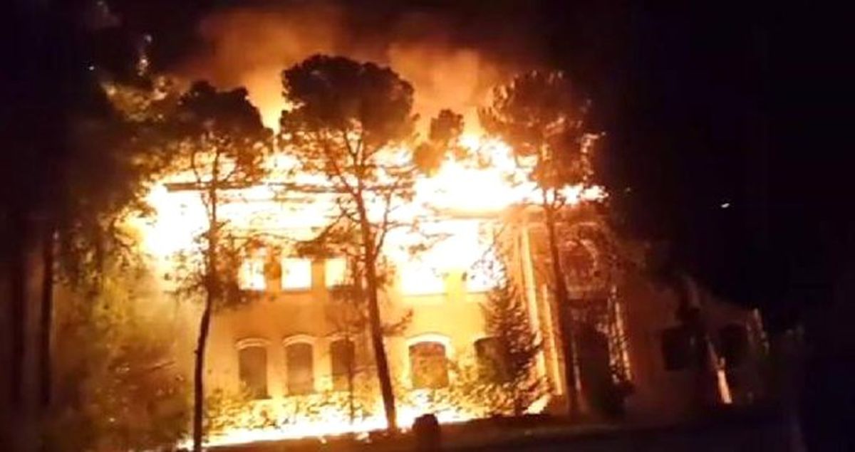 Denizli'deki Tarihi Okul Alev Alev Yandı!