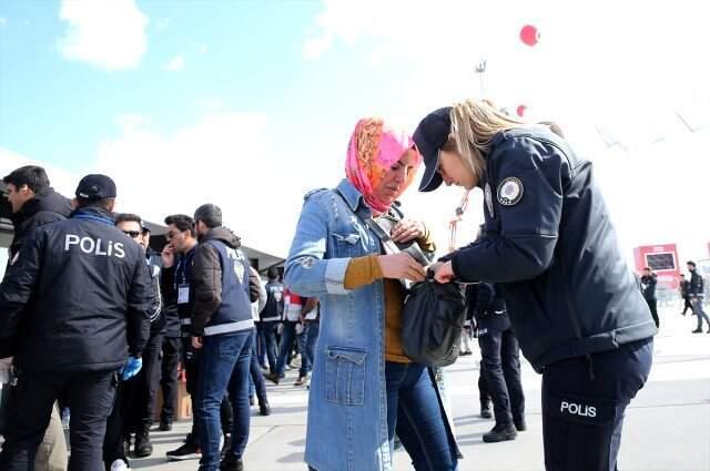 İstanbul'da Tarihi Gün! Yüz Binler Yenikapı Miting Alanına Akın Ediyor