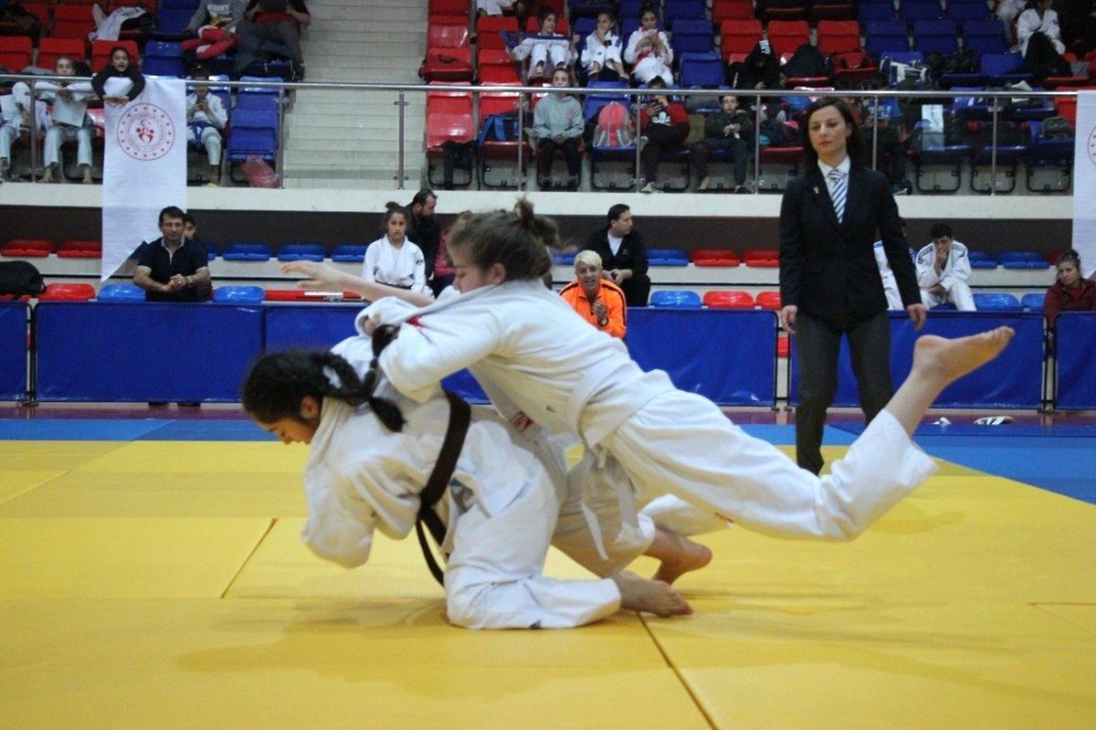 Okul Sporları Judo Yıldızlar Grup Birinciliği' Karabük'te Başladı
