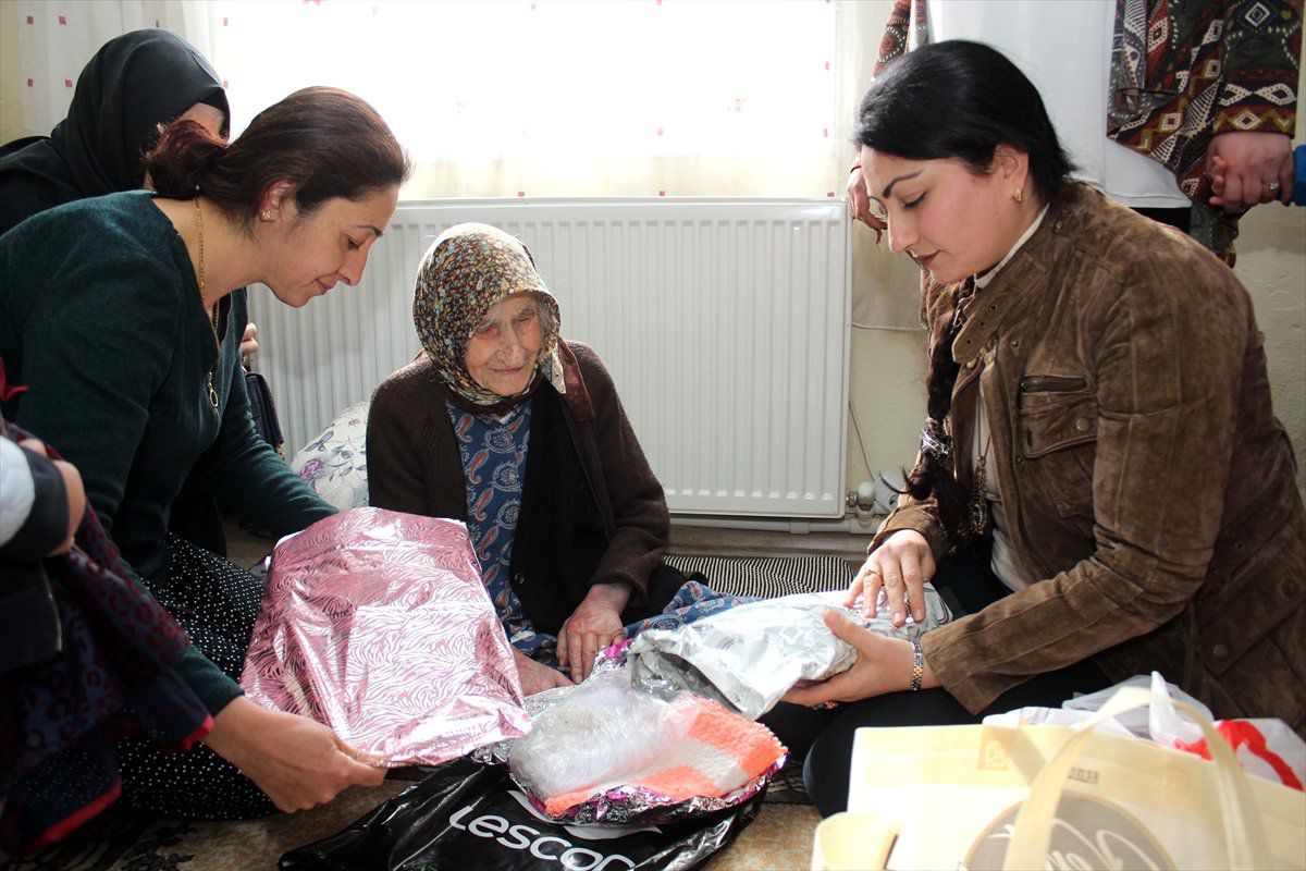 Sıdıka Nineye 'Yaşlılar Haftası' Sürprizi