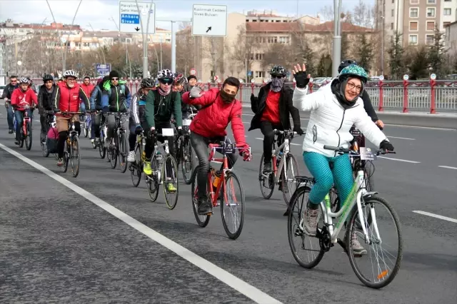 Sokak Hayvanları İçin Pedal Çevirdiler Sokak Hayvanları İçin Pedal Çevirdiler