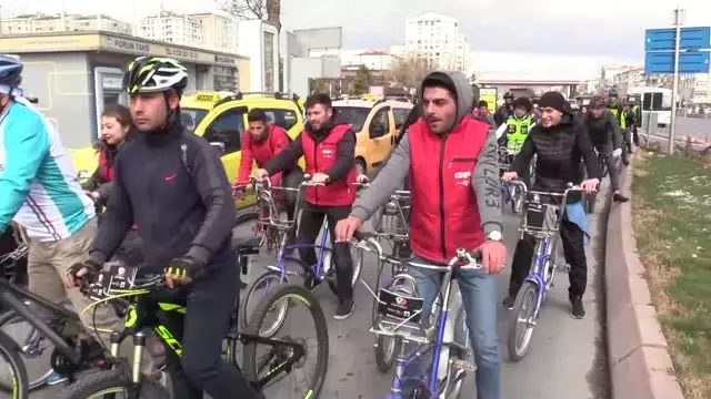 Sokak Hayvanları İçin Pedal Çevirdiler Sokak Hayvanları İçin Pedal Çevirdiler