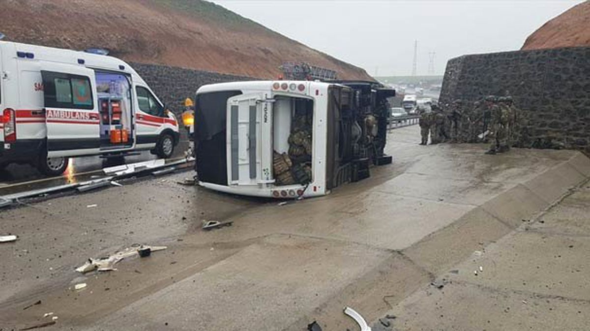 Şırnak'tan Acı Haber! Askeri Araç Devrildi: 1 Şehit, 20 Yaralı Var