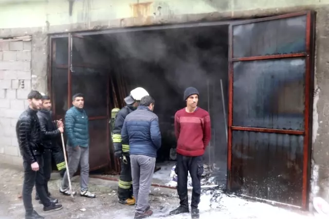 Diyarbakır'da Boya Deposunda Yangın