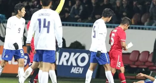 Emre Belözoğlu'na Milli Takım Kariyerinde İlk Kırmızı Kartı Gösteren Hakem, Moldova Maçını Yönetiyor Emre Belözoğlu'na Milli Takım Kariyerinde İlk Kırmızı Kartı Gösteren Hakem, Moldova Maçını Yönetiyor