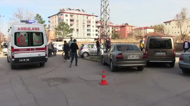 Kahramanmaraş'ta Trafik Kazası: 3 Yaralı Kahramanmaraş'ta Trafik Kazası: 3 Yaralı