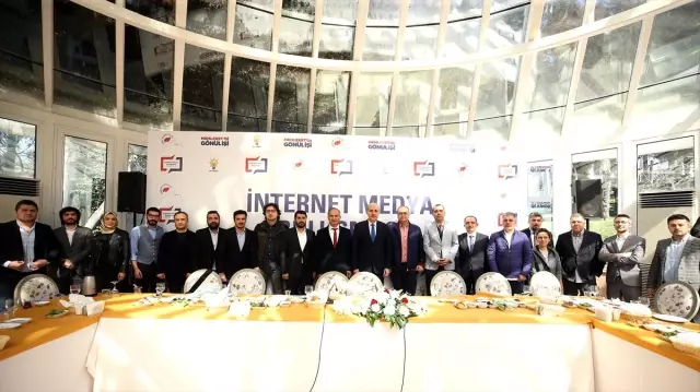 Kurtulmuş, İnternet Medyası Temsilcileriyle Bir Araya Geldi Kurtulmuş, İnternet Medyası Temsilcileriyle Bir Araya Geldi