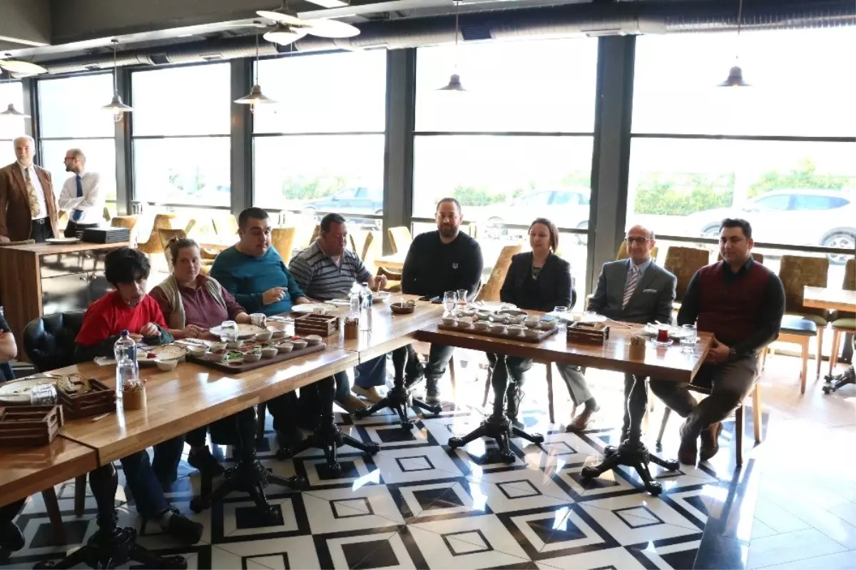 Manisalı İş İnsanı Özel Çocukları Ağırladı