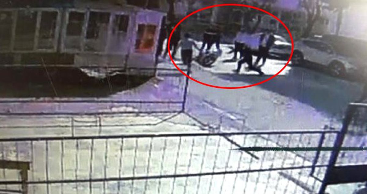 Okulun Önünde Kız Arkadaşını Bekleyen Genç, Bıçaklı Saldırıya Uğradı