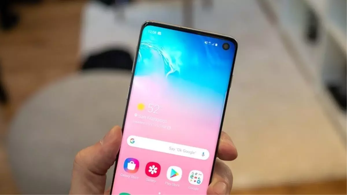 Samsung Şimdi de Galaxy S10'ların Aşırı Şarj Tüketimi ile Uğraşıyor