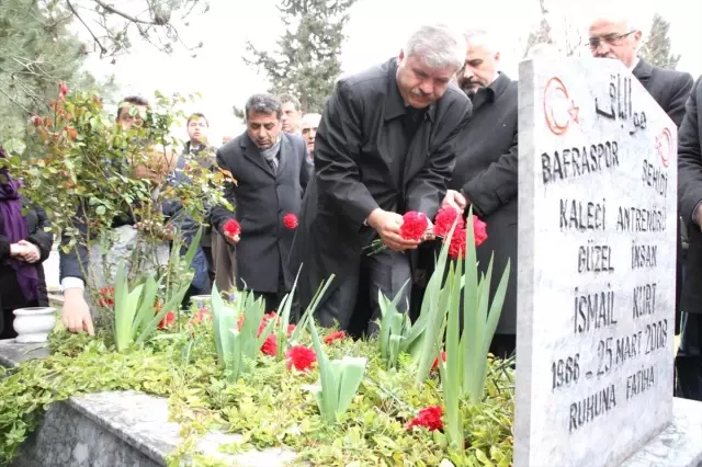 Sedat Gezer ve İsmail Kurt Dualarla Anıldı Sedat Gezer ve İsmail Kurt Dualarla Anıldı
