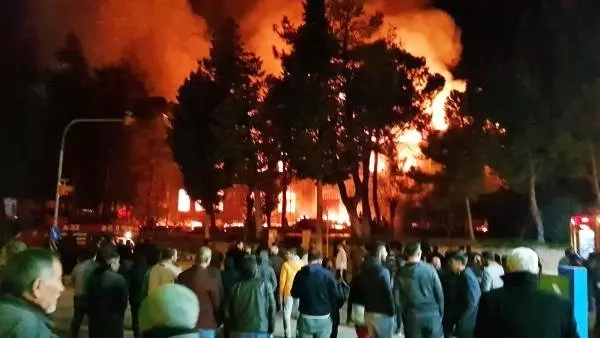 Tarihi Okul Cayır Cayır Yandı (2)- Yeniden