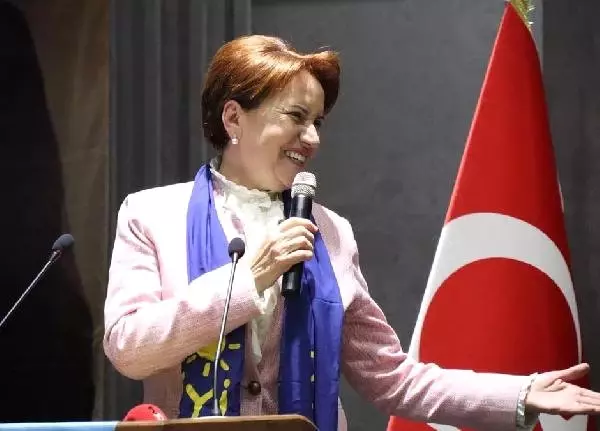 Akşener: Sakın Ola Tepedekilerin Kavgasına Aldırmayın