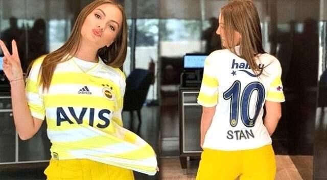 Altın Palmiye Ödülleri'ne Katılan Dünyaca Ünlü Şarkıcı Alexandra Stan, Transparan Kıyafetiyle Geceye Damga Vurdu
