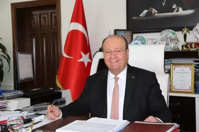 Başkan Özakcan'ın 'Dünya Tiyatrolar Günü' Mesajı