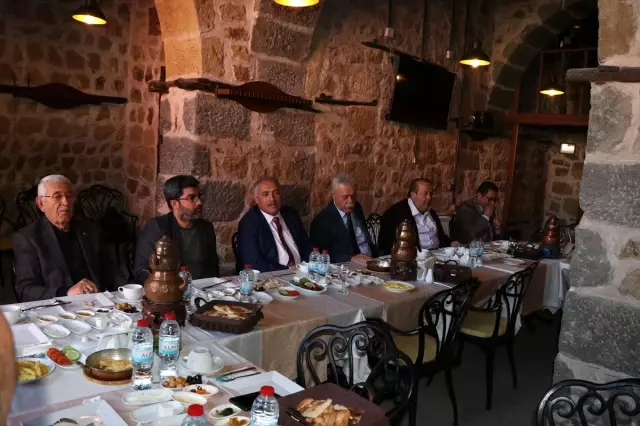Başkan Özkan'dan Basın Mensuplarına Veda Başkan Özkan'dan Basın Mensuplarına Veda