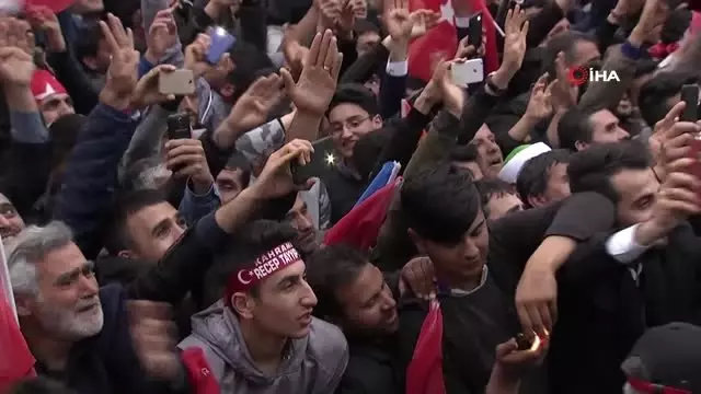 Cumhurbaşkanı Erdoğan: 'Siyaset Beyaz Kefen Giyenlerin İşidir' Cumhurbaşkanı Erdoğan: 'Siyaset Beyaz Kefen Giyenlerin İşidir'