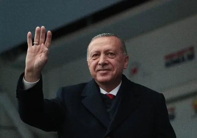 Cumhurbaşkanı Erdoğan: 'Siyaset Beyaz Kefen Giyenlerin İşidir' Cumhurbaşkanı Erdoğan: 'Siyaset Beyaz Kefen Giyenlerin İşidir'