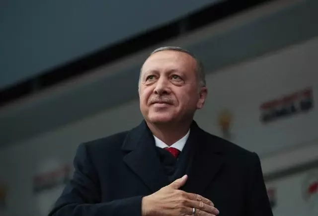 Cumhurbaşkanı Erdoğan: 'Siyaset Beyaz Kefen Giyenlerin İşidir' Cumhurbaşkanı Erdoğan: 'Siyaset Beyaz Kefen Giyenlerin İşidir'