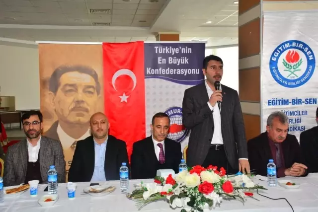 Eğitim Bir-Sen'den 'Bitlis'in Dünü Bugünü ve Yarını' Konferansı Eğitim Bir-Sen'den 'Bitlis'in Dünü Bugünü ve Yarını' Konferansı