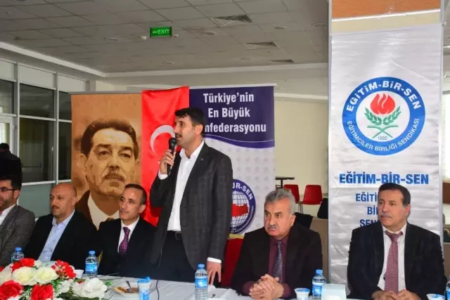 Eğitim Bir-Sen'den 'Bitlis'in Dünü Bugünü ve Yarını' Konferansı Eğitim Bir-Sen'den 'Bitlis'in Dünü Bugünü ve Yarını' Konferansı
