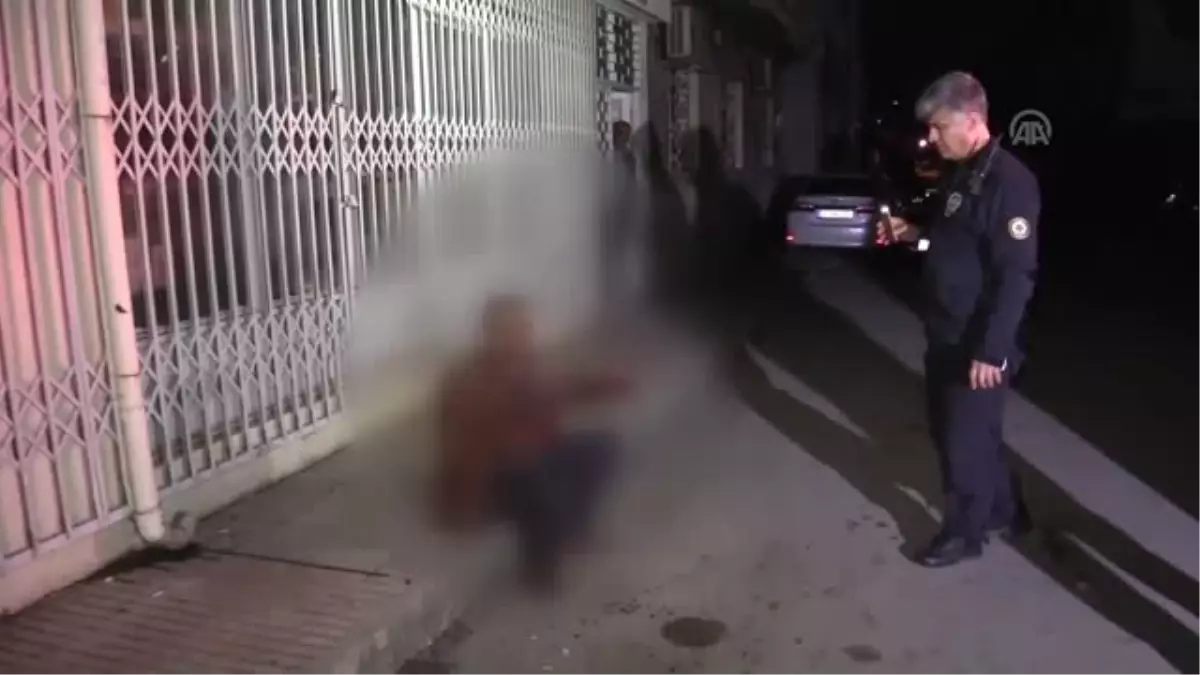 Eski Kız Arkadaşını Bıçaklayıp Kendini Yaraladı