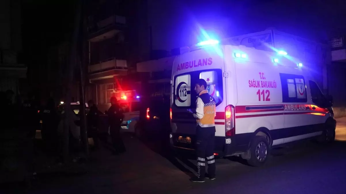 Eski Kız Arkadaşını Bıçaklayıp Kendini Yaraladı