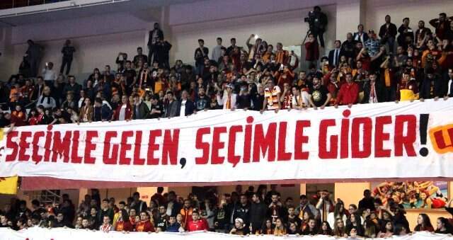 Galatasaraylı Taraftarlardan Başkan Mustafa Cengiz'e Büyük Destek