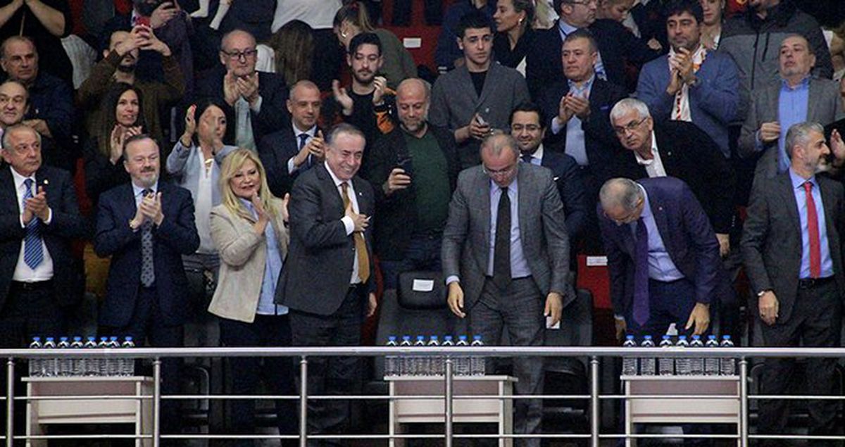 Galatasaraylı Taraftarlardan Başkan Mustafa Cengiz'e Büyük Destek