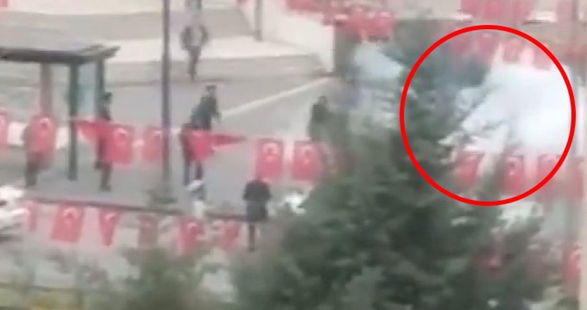 İşsiz Gencin, 'Çocuklarım Aç' Deyip Kendisini Yakmaya Çalıştığı Anlar Kamerada
