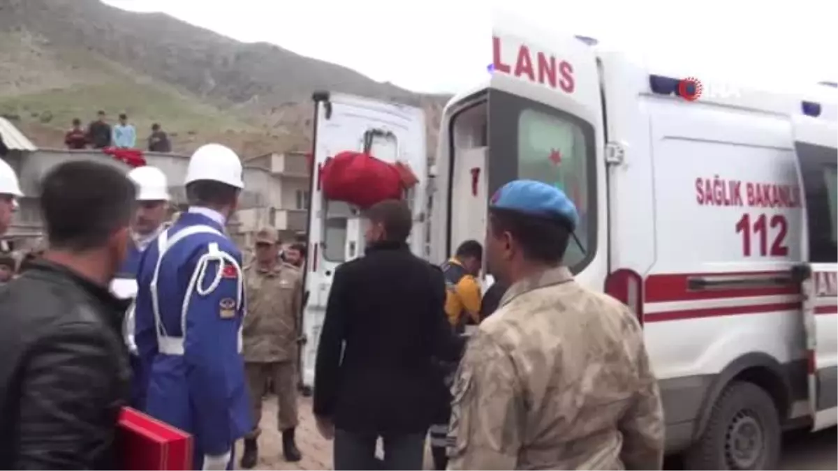 Şehit Asker Şırnak'ta Gözyaşları Arasında Toprağa Verildi